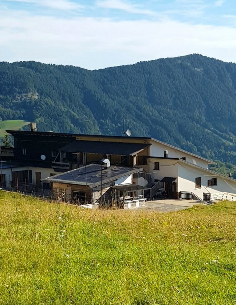Günstige Ferienwohnung mit großer Terrasse direkt am Hang des Monte Cimoncino