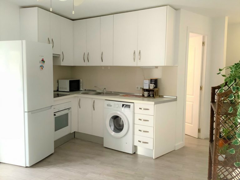 Kitchen without lights 6 edited1 768x576