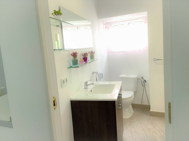 bathroom 6 edited 31 768x576