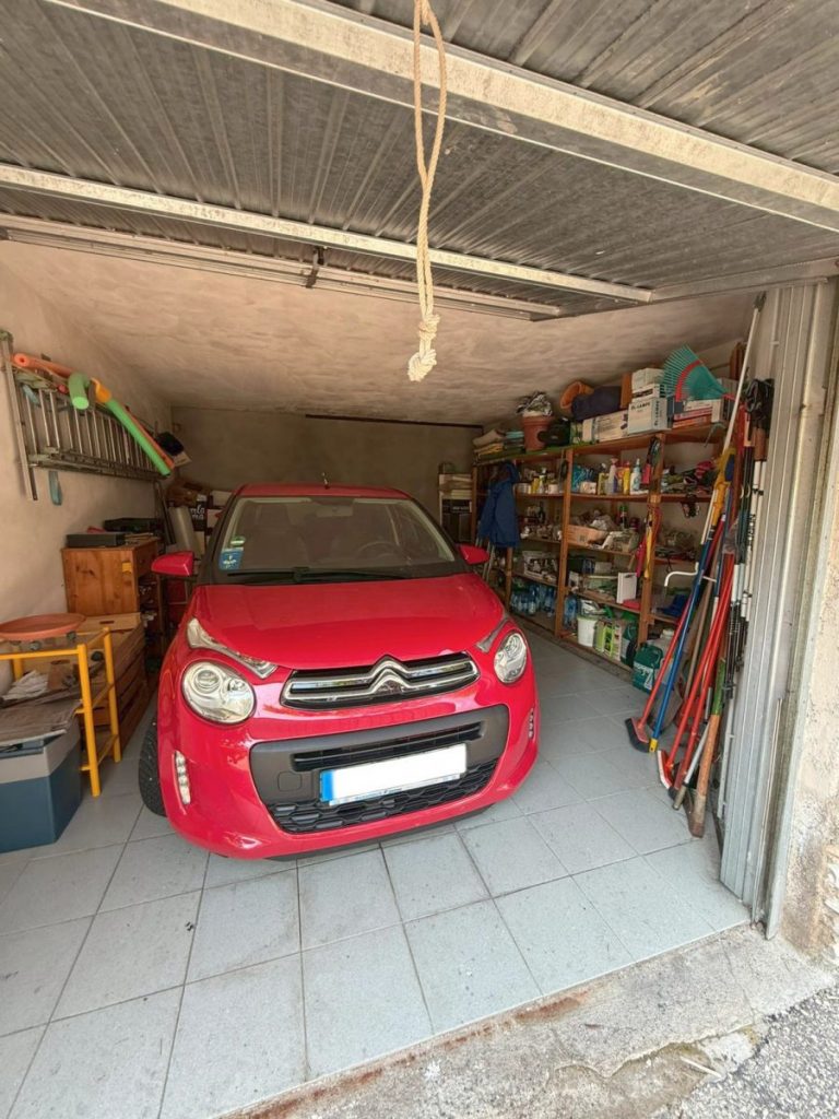 garage 768x1024
